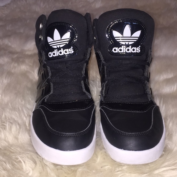 High Top Adidas - Picture 2 of 4